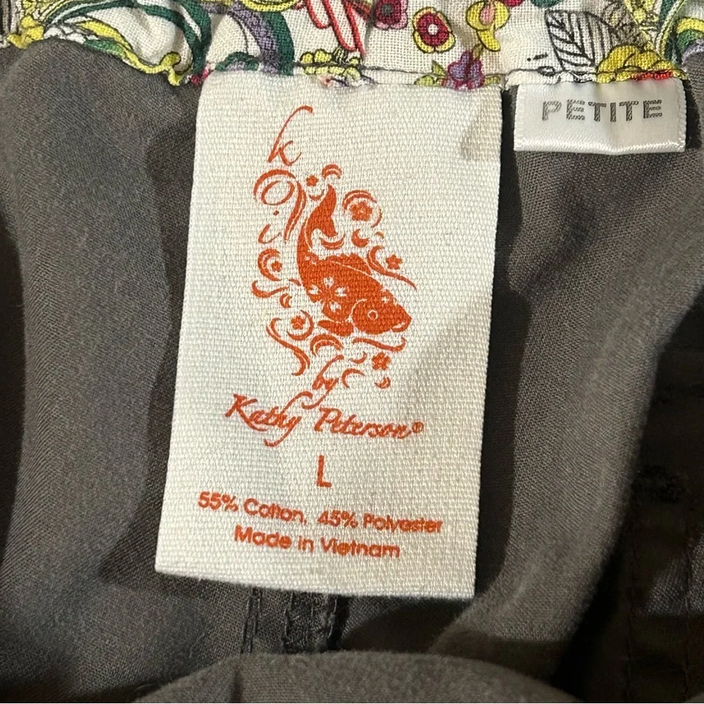 Koi by Kathy Peterson Gray Cargo Capri Pants Size Large Petite - Picture 7 of 11